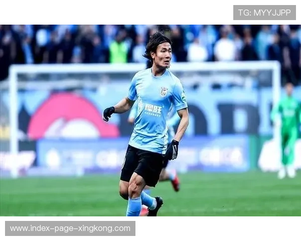 大连英博的长传配合带来了全场最接近进球的瞬间